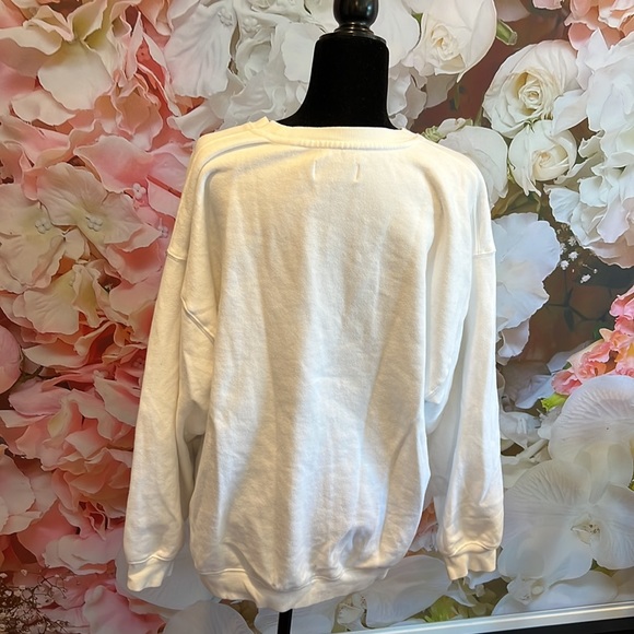 white tna sweatshirt. worn 2 times. size 3(L/xl). - Picture 2 of 3